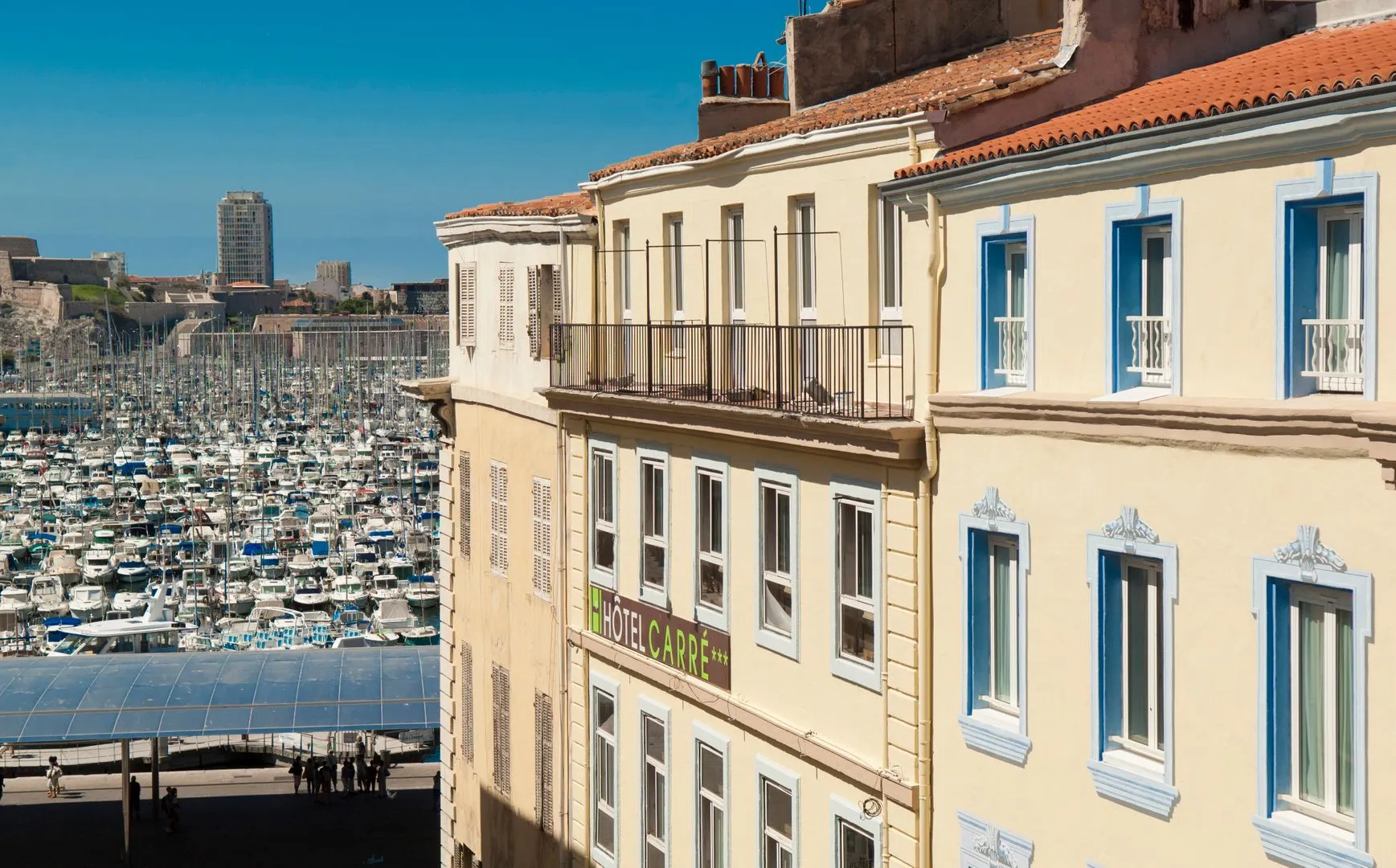 (c) Hotel-carre-vieux-port.com